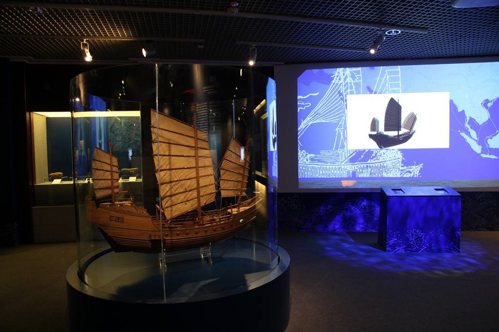 O navio naufragado Nanhai N.º 1 é, a nível mundial, o conjunto de artefactos mais rico e completo até hoje resgatado das Rotas Marítimas da Seda.